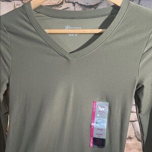 No Boundaries Women's Long Sleeve V-Neck in Olive